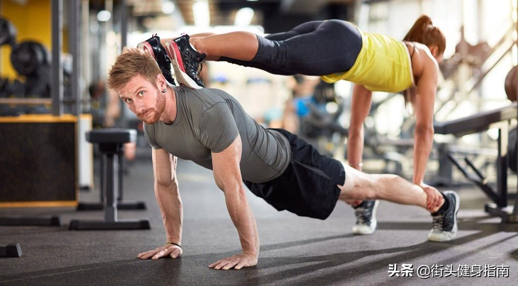 一口气100个俯卧撑怎么练,高效俯卧撑胸肌训练