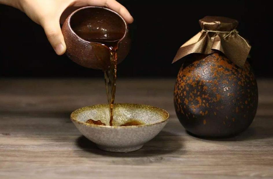 品酒会飞天茅台,茅台醇香品酒会现场跟客人互动