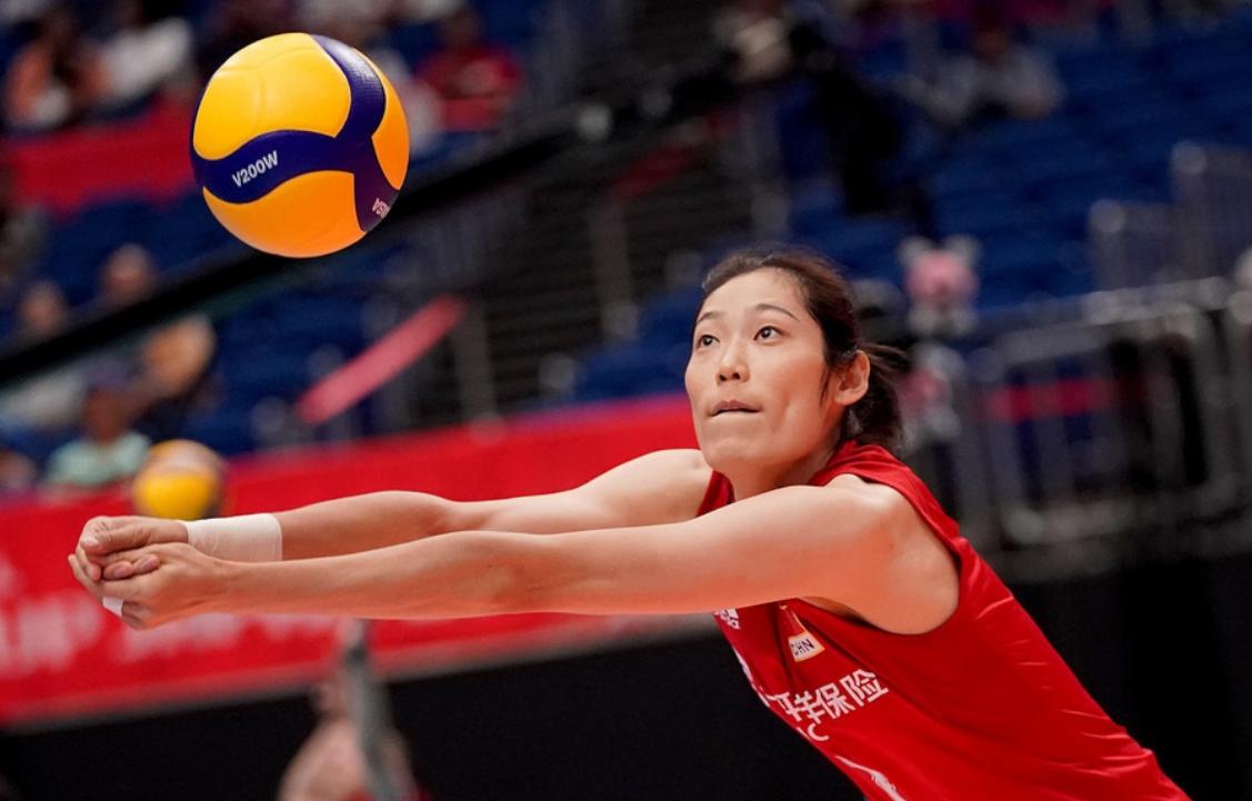 女排3：0取胜！朱婷1温馨举动，彰显出国际范儿，获得掌声一片