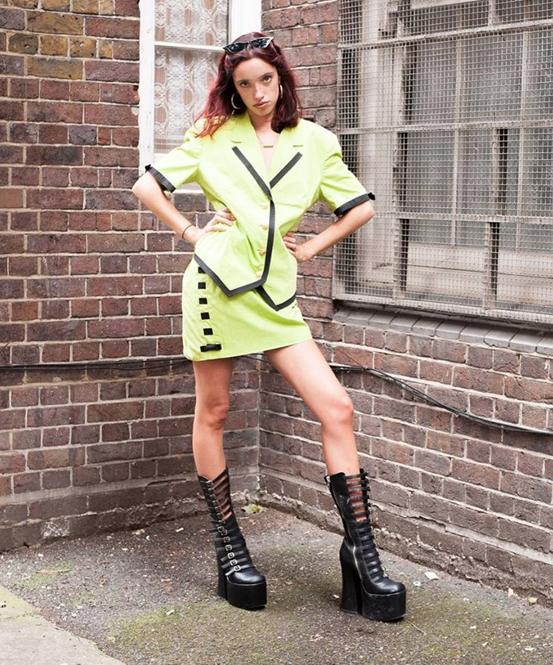 「体面游」伦敦篇：到古着店淘60英镑prada连衣裙