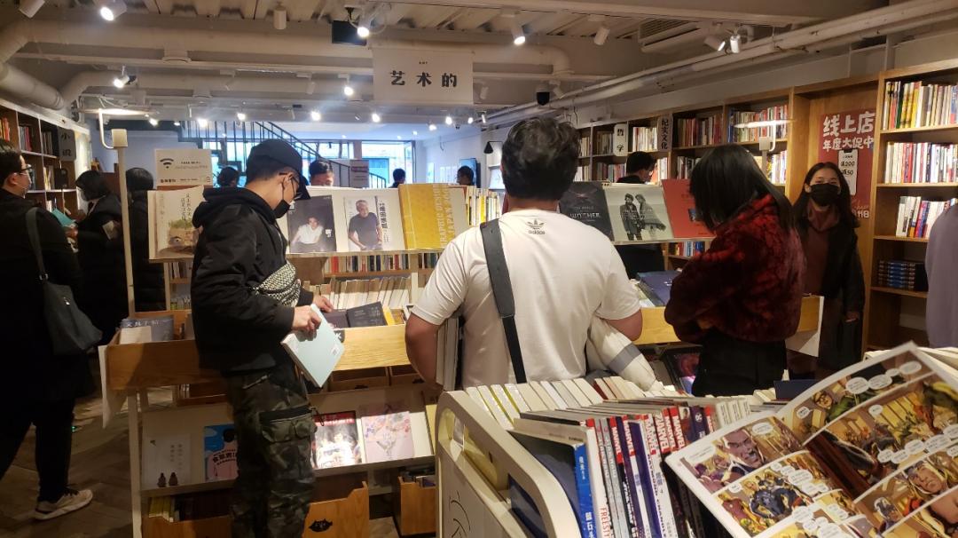 探访二手书店铺，一天卖出上万本，年轻人爱上“捡破烂”