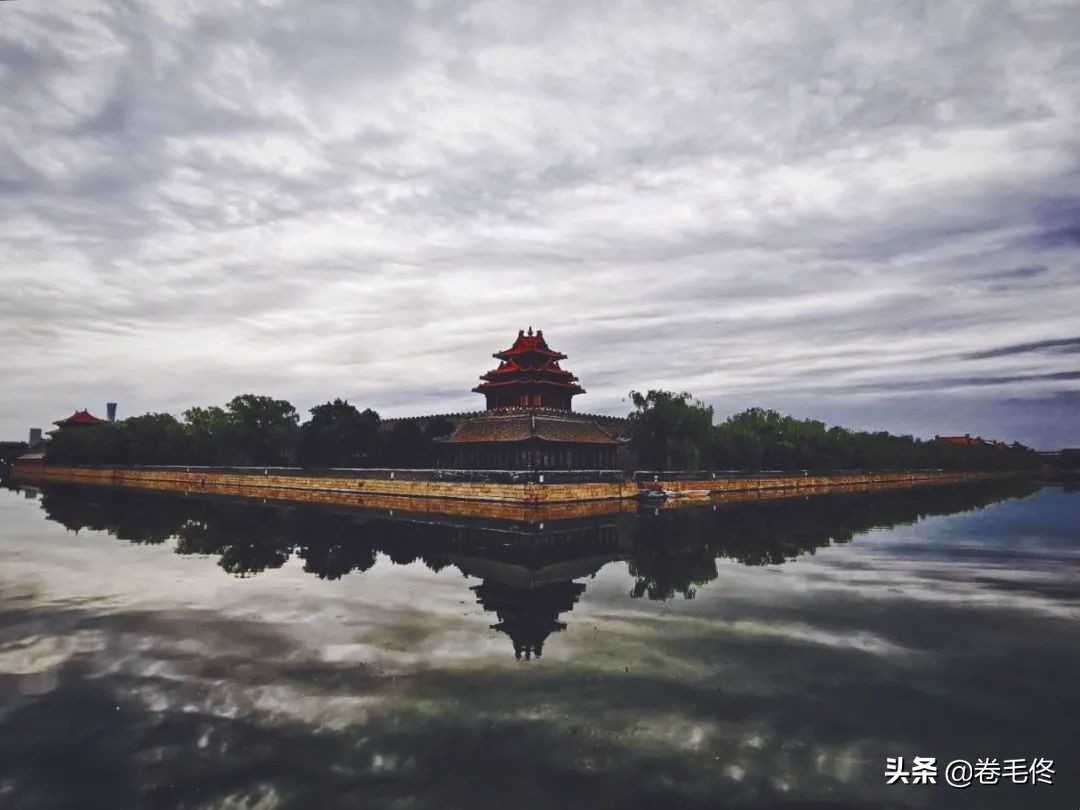 如何拍摄建筑震撼的照片,如何拍出高大建筑和人的照片