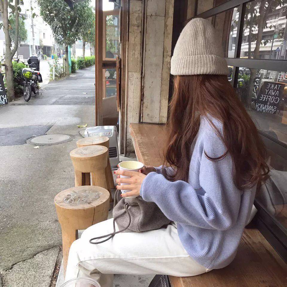 冬天适合穿加绒的裤子,冬天适合穿奶茶色裤子吗