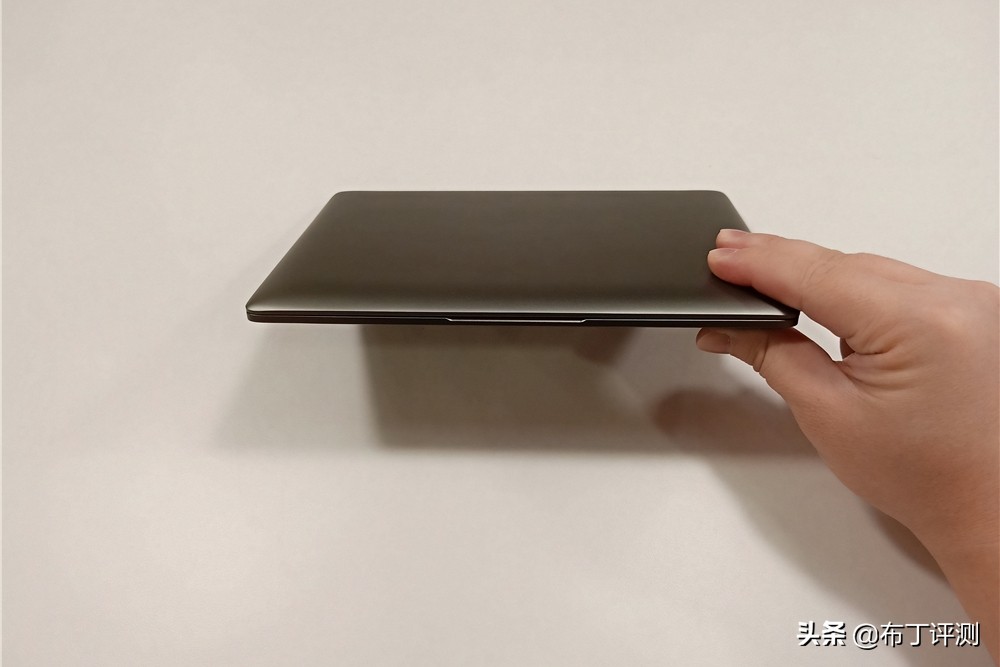 媲美苹果macbookm2的笔记本电脑,媲美mac显示效果的笔记本