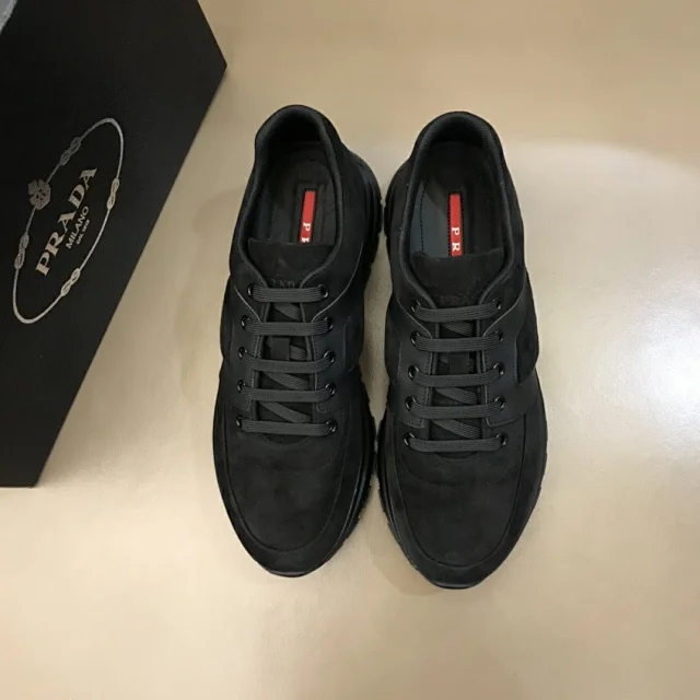 普拉达夹克黑武士价格,普拉达黑武士鞋好吗