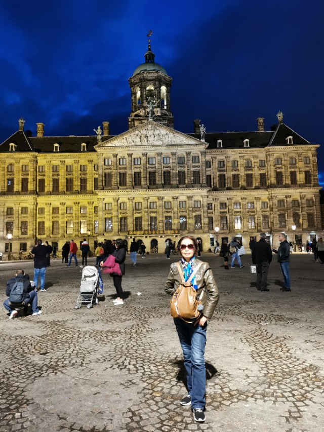 *麻大**味浓的街道，蜂拥的游客—欧洲之旅（五）