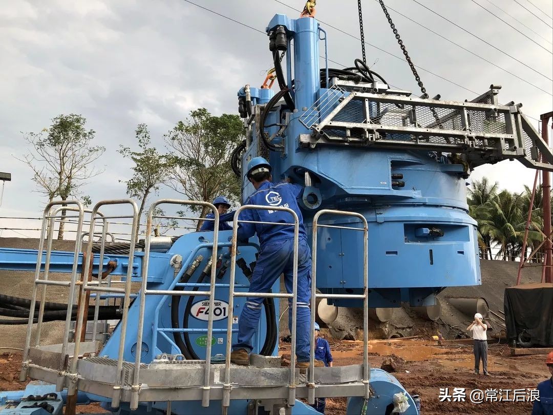 钢管静压桩机,技研静压植桩机植入工法