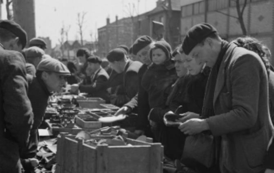 笼罩在*国亡**阴云下的巴黎市民，和他们不见天日的真实生活