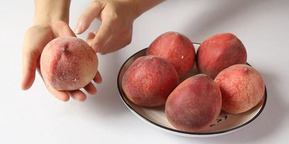 怎样挑选桃子又甜又好吃,挑选桃子又大又甜的地方