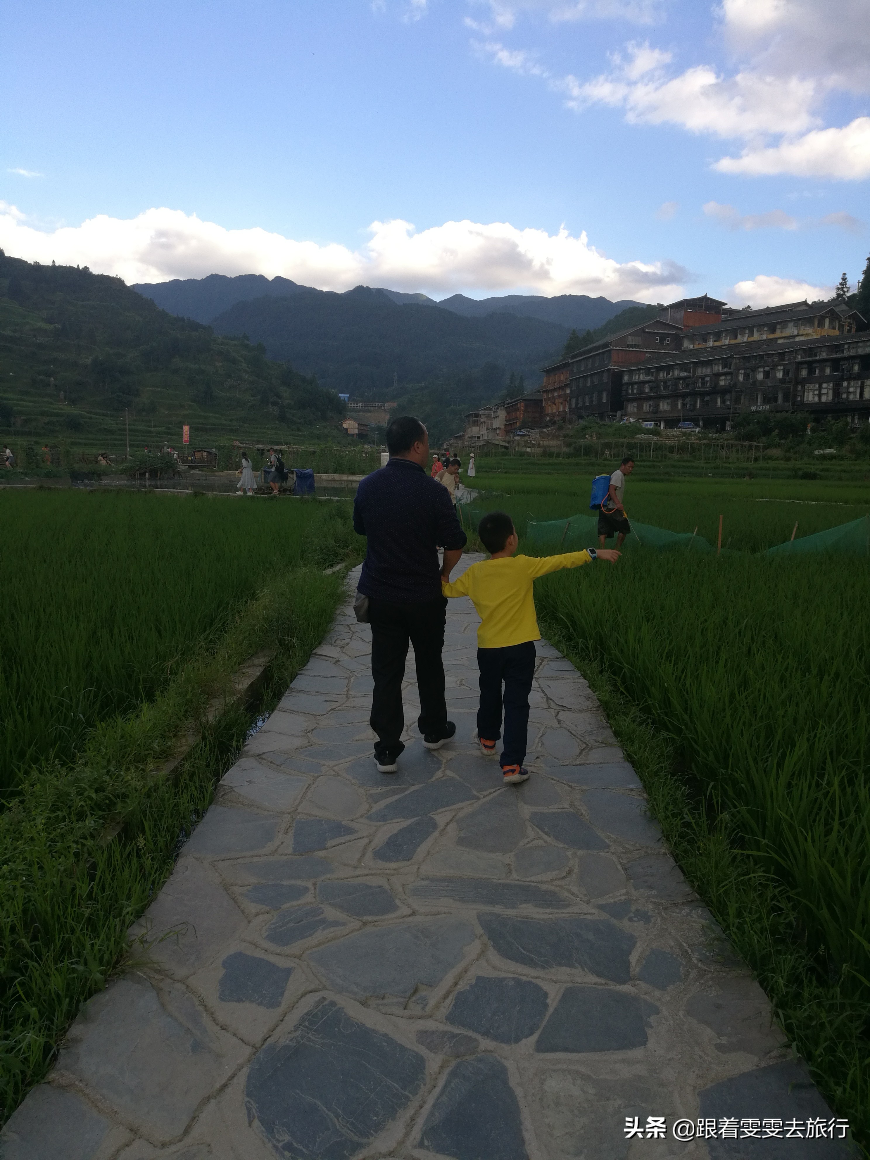 西江千户苗寨游记300字,七彩贵州之西江千户苗寨