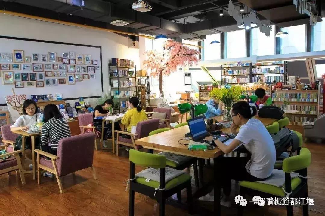 拒绝“人从众”！这个国庆必须到都江堰耍个“懒”，老街茶房、泥塑木作、古园书屋，快来享受你的小闲趣~