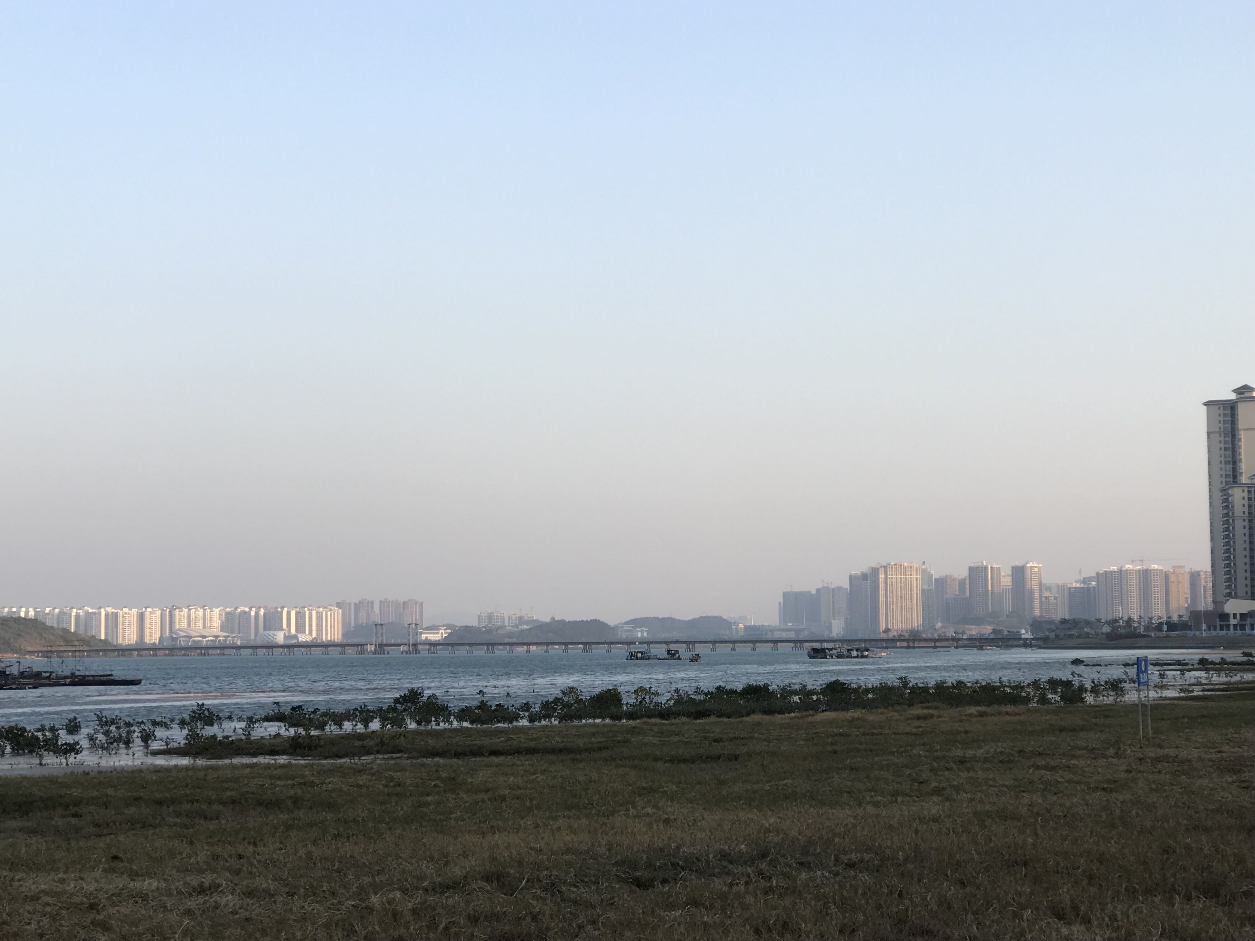 又见东兴,故地重游口岸都关闭了,不同时间不同伙伴不同心情