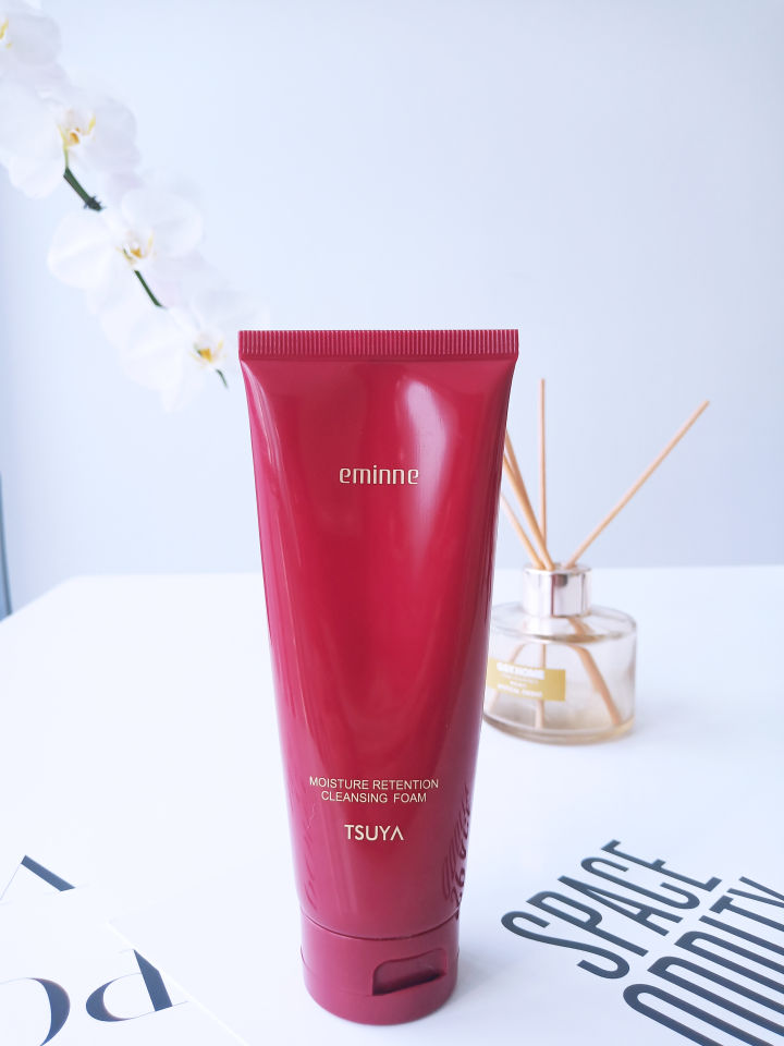 化完妆如何让脸部不那么油腻,化完妆如何让皮肤显得很亮很透