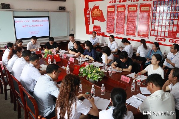 贵阳市南明小学专家组赴贯洞镇中心小学开展入校诊断送培送教活动