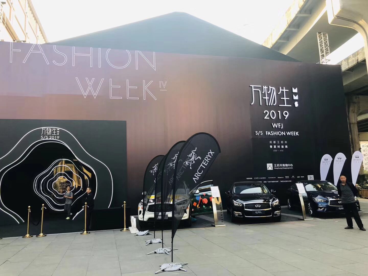 始祖鸟服装1019发布会,始祖鸟白色走秀