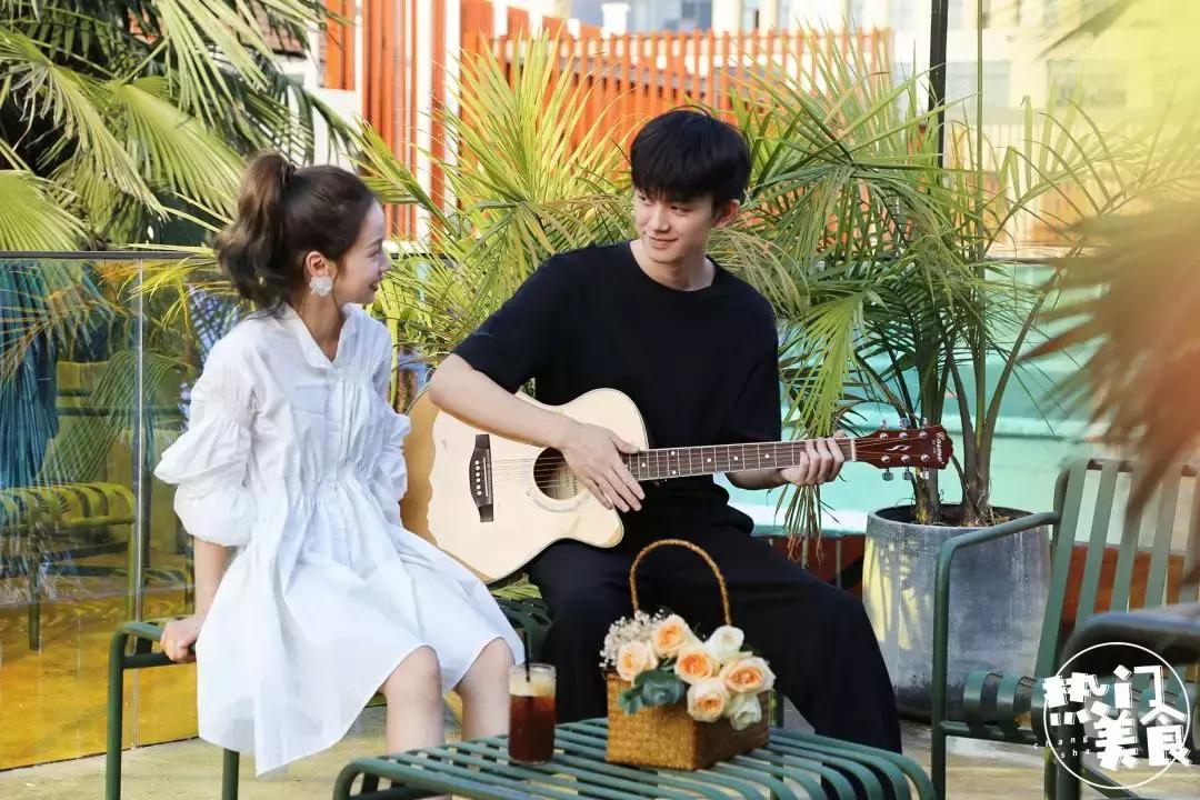 岳麓山山上咖啡馆,岳麓山下的咖啡馆