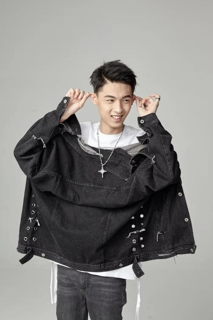 师兄团宠秦霄贤,师父有多宠小徒弟秦霄贤