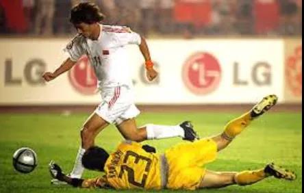 日本55岁足球老将,54岁还在踢球