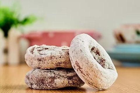 柿饼表面的白霜要不要洗掉再吃,柿饼上的白霜洗掉吃还是不洗吃