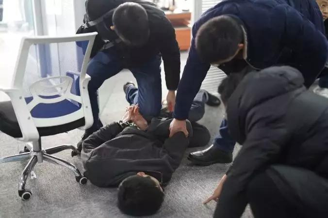 这条游戏弹窗小广告的背后竟是每日流水近亿元的网络赌博平台