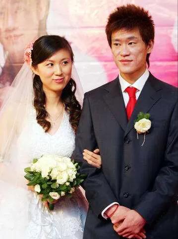 致敬老将!38岁前国脚成球队大腿,带队冲超,妻子是朝鲜族空姐