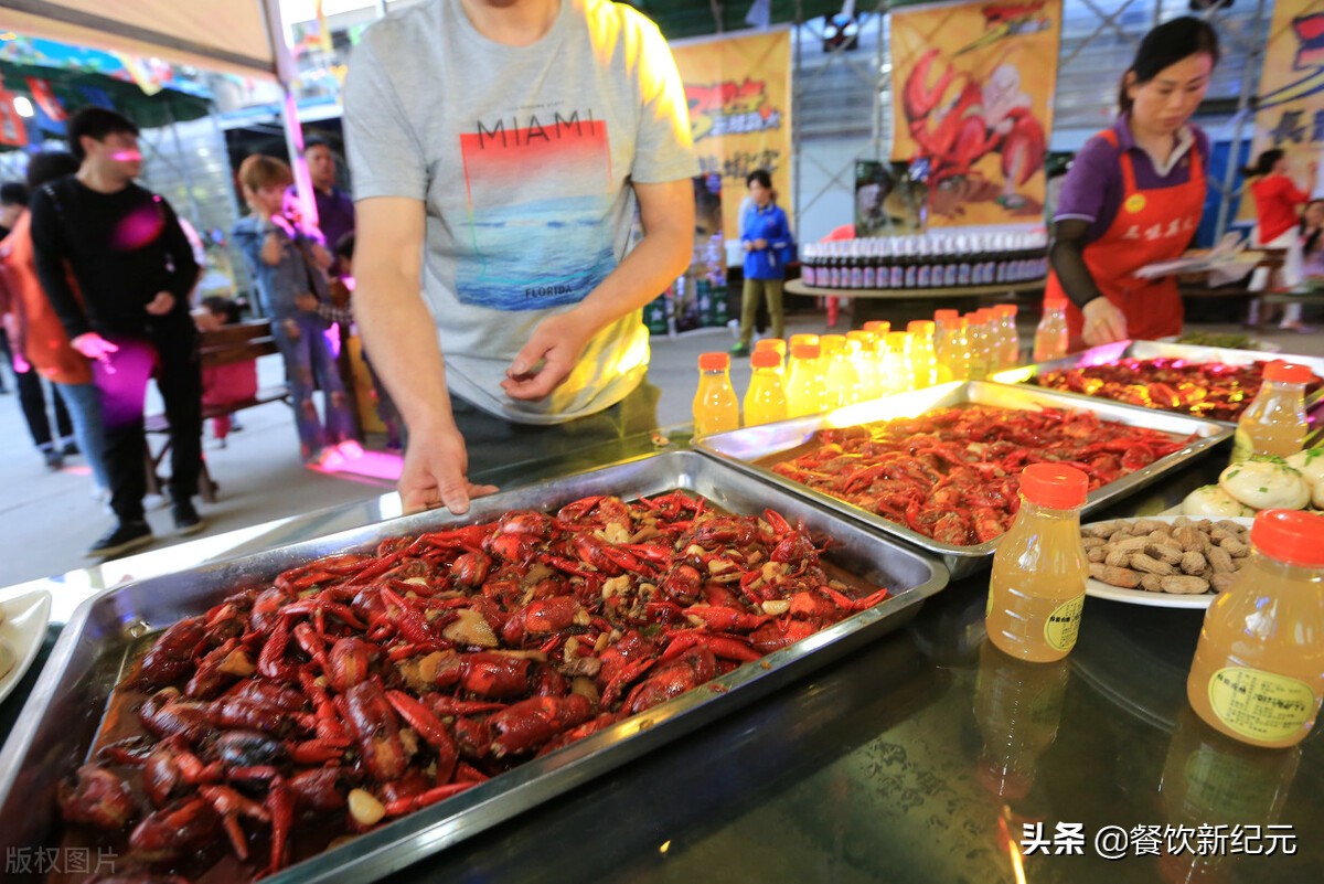 广州迎来小龙虾淘汰潮，富二代投资百万开店，3个月亏个精光