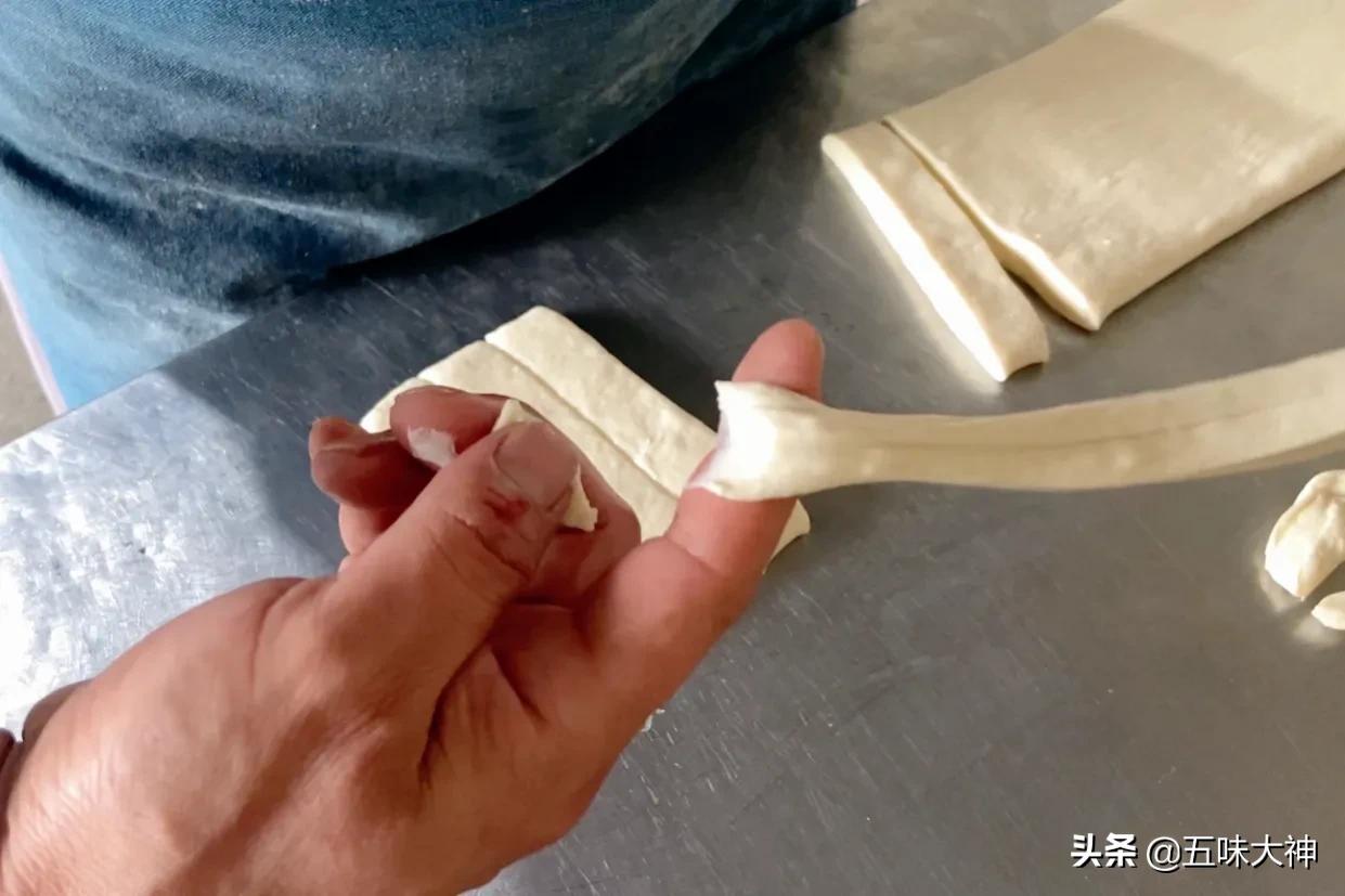 老式油条白矾的做法,矾油条的做法