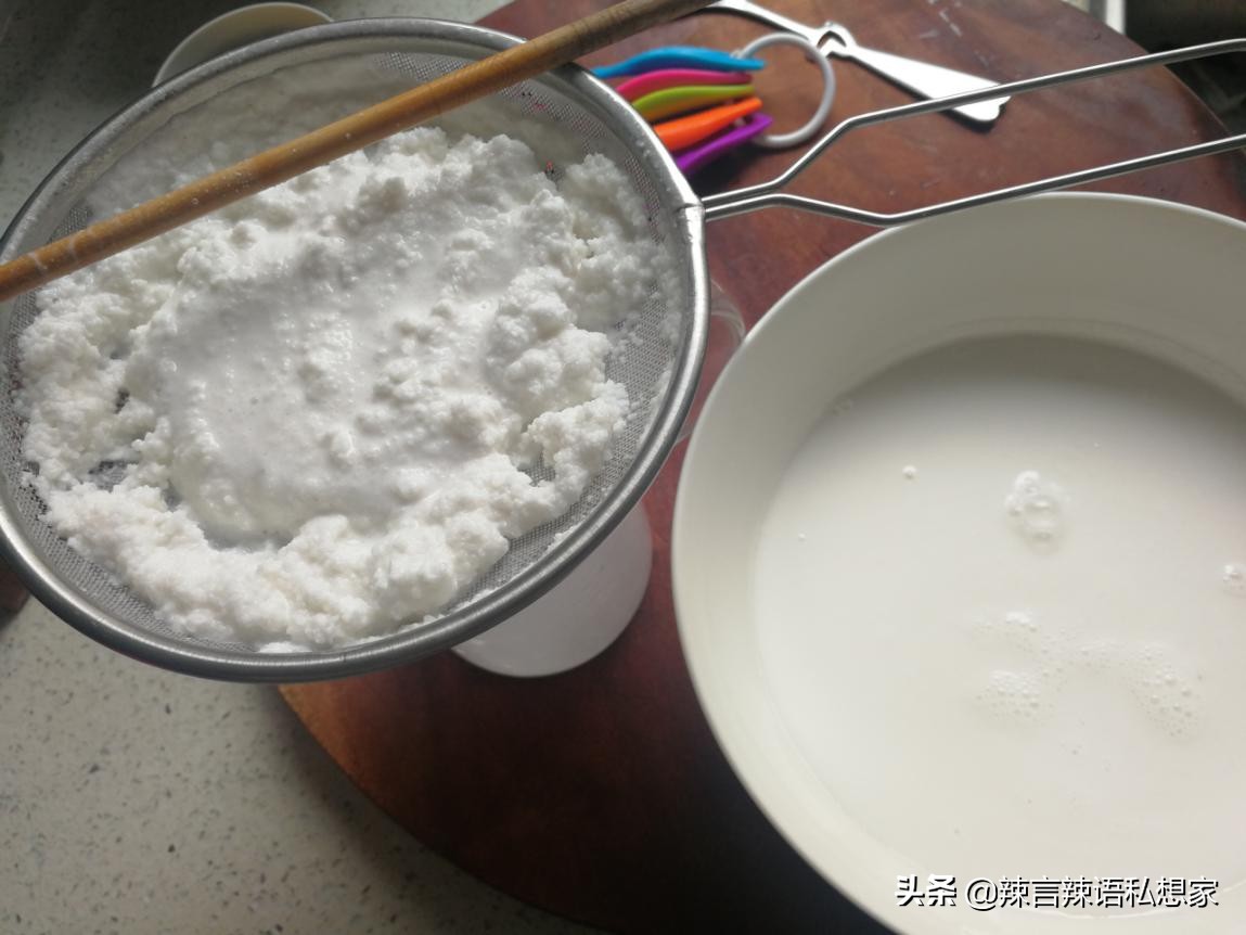 家常拌凉皮做法非常简单好吃,家庭拌凉皮做法