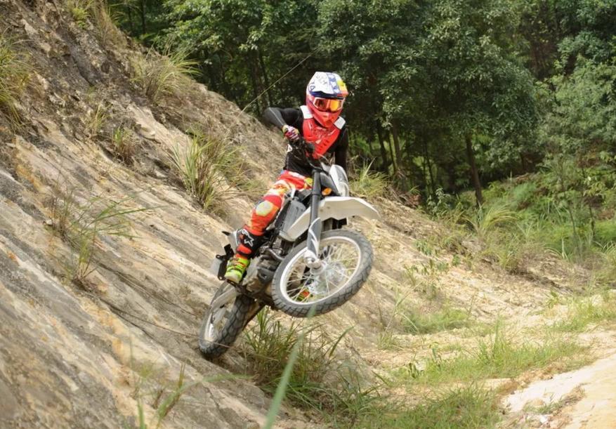 越野车更适合打孔碟还是划线碟,越野车国产卡钳