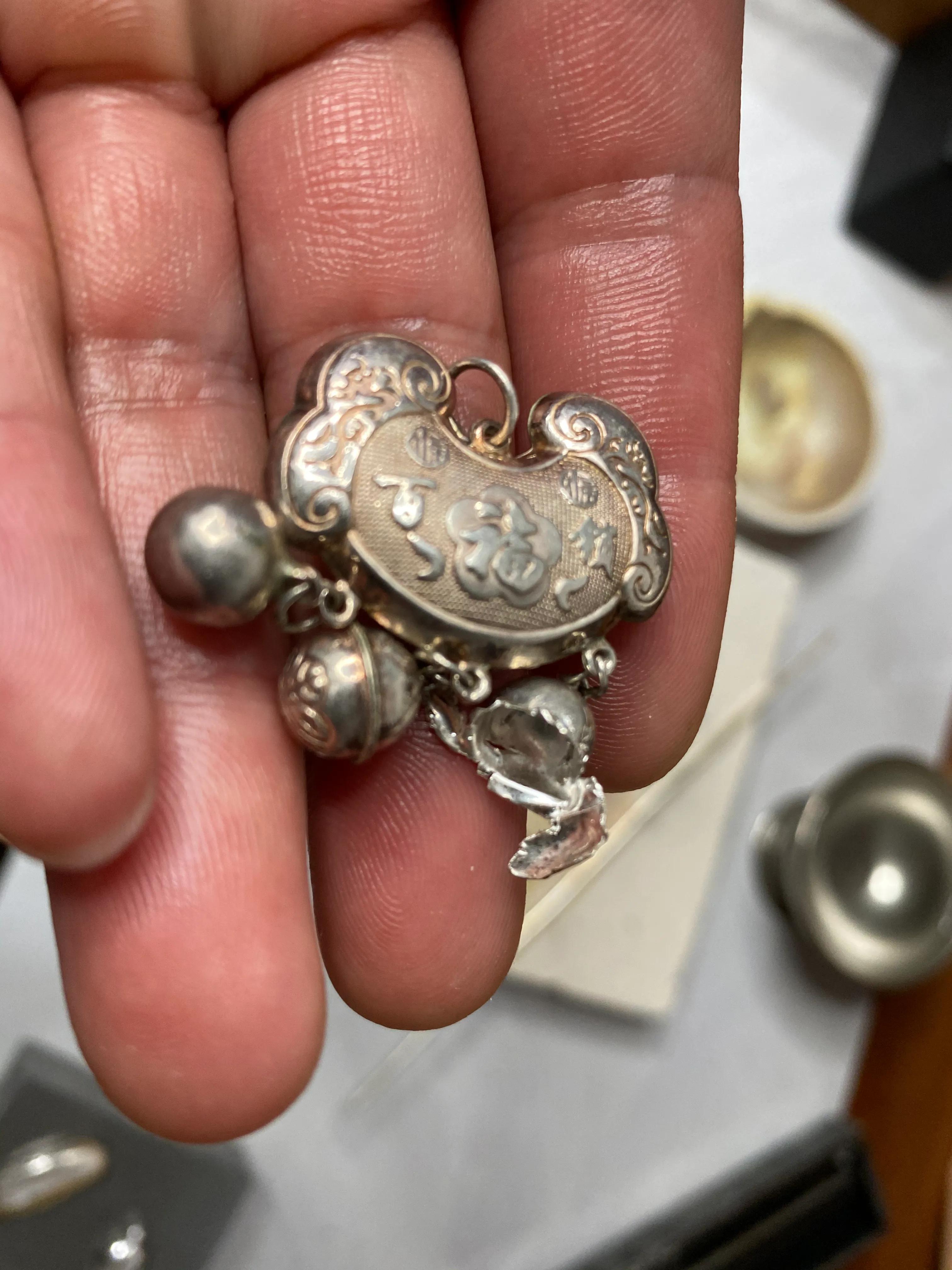 银器怎么辨认是否真银 (怎么识别真银和假银子)