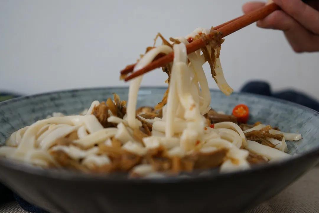 正宗嗦粉教程,怎么一元点螺蛳粉外卖