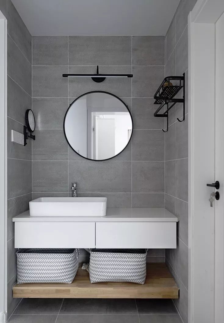 入户门正对洗漱台隔断,洗漱台正对过道