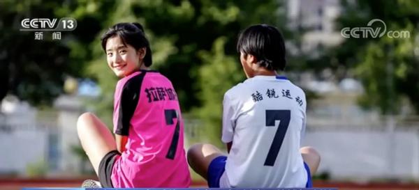 帅！这位男足女队长：来自*藏西**，登上热搜榜，获央视、人民日报“点赞”！