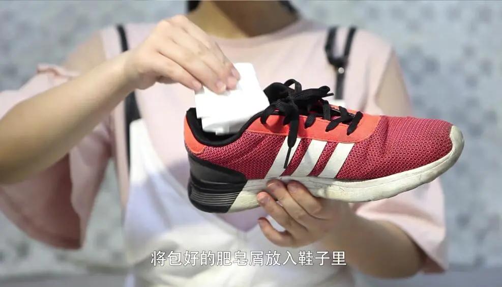 这几个小妙招让鞋子不再有异味,鞋子穿久了有股臭味怎么办