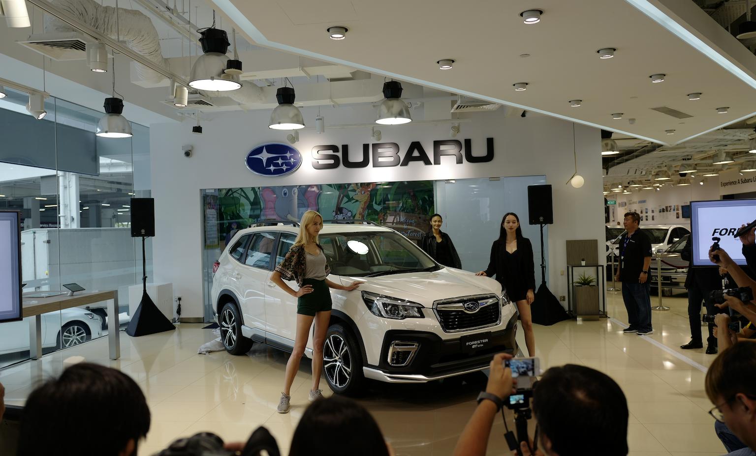 这个人把手摸在车上超过3天3夜赢了一辆车你觉得你行不？