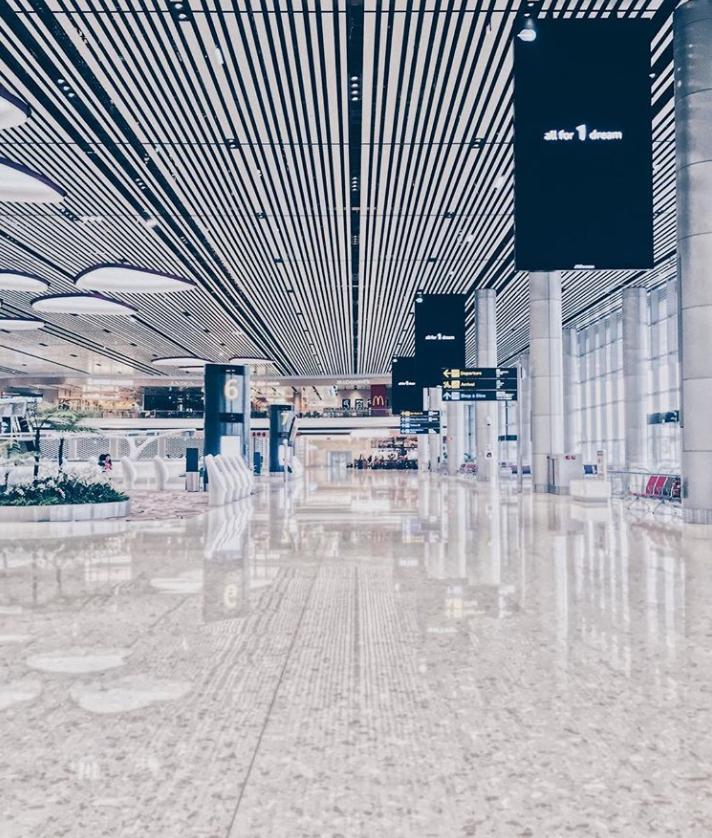 连续六年夺冠世界的新加坡机场，连游泳池和按摩浴缸都准备好了！