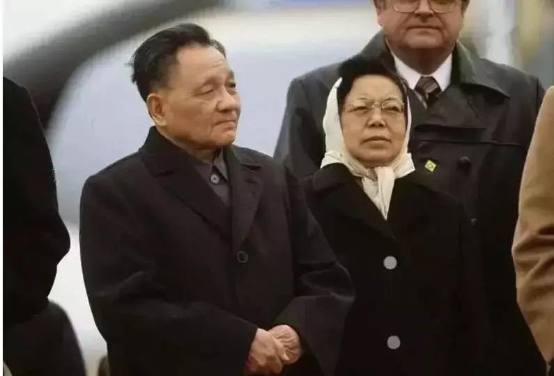 今天他115岁了,*小平邓**人生的40个瞬间