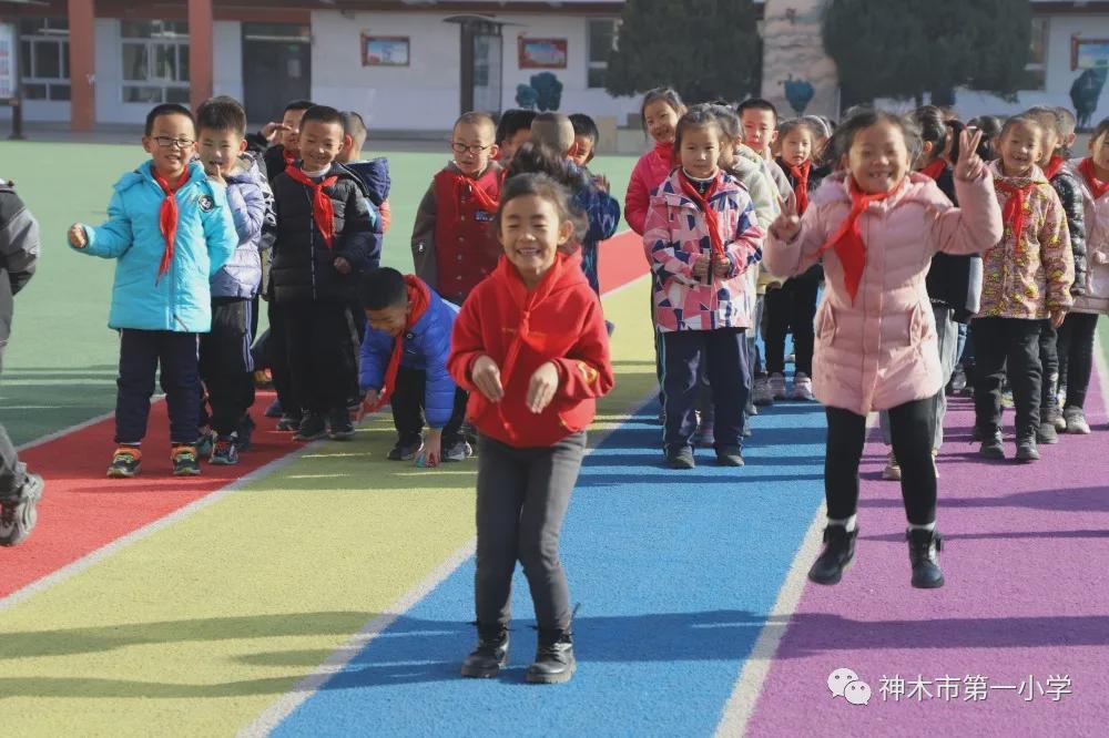 神木第一小学拔河比赛,小学体育优质课简报
