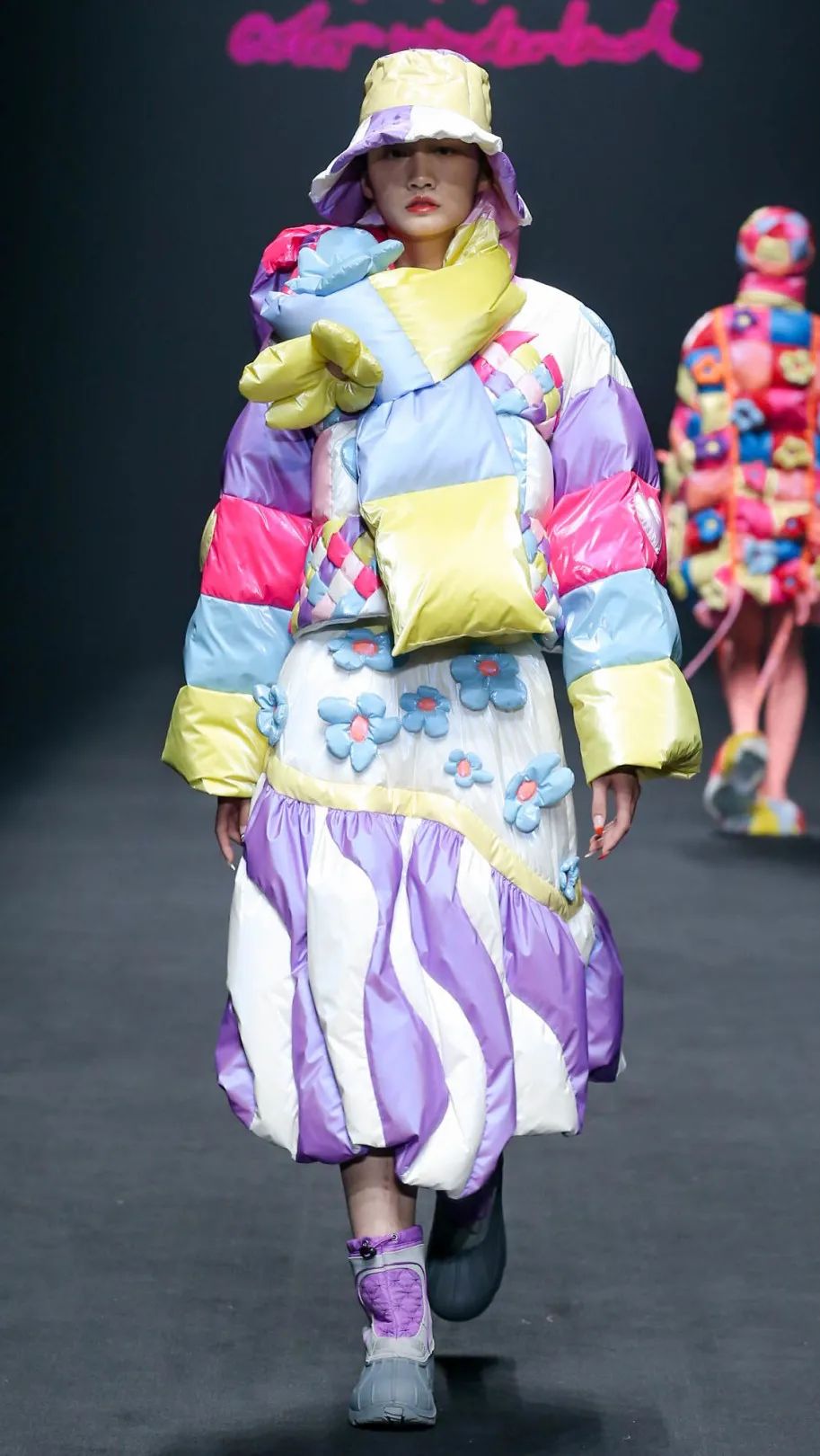 2021秋冬女装款式流行趋势,2018秋冬趋势报告巴黎时装周