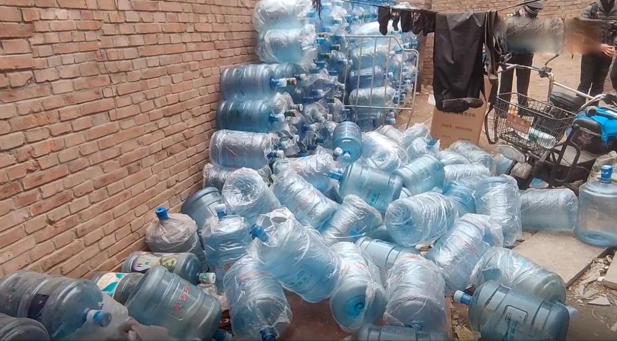 桶装水也有假的教你辨别小办法,三招教你辨别桶装水真假