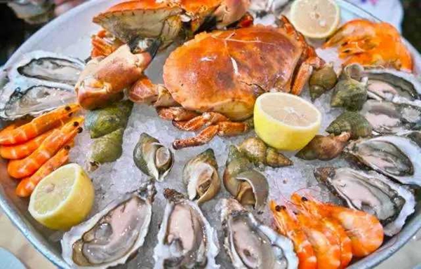 三文鱼到底好不好吃生的能吃吗,三文鱼为什么要生吃不能煮着吃