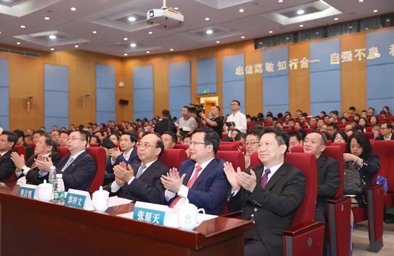 现金694.4亿,无短期偿债压力,奥园郭梓文大手笔拿地底气足