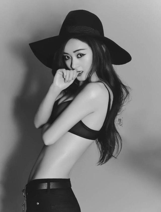 最近瘦出排骨胸的女明星,瘦出排骨胸的女星