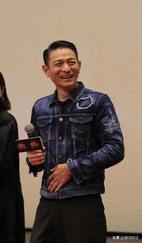 刘德华年轻时一脸褶子,刘德华老了为什么装得很年轻