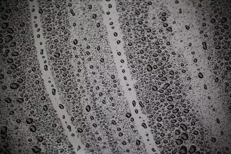 汽车轮胎打气打空气还是氮气,轮胎充气能否氮气和空气混合