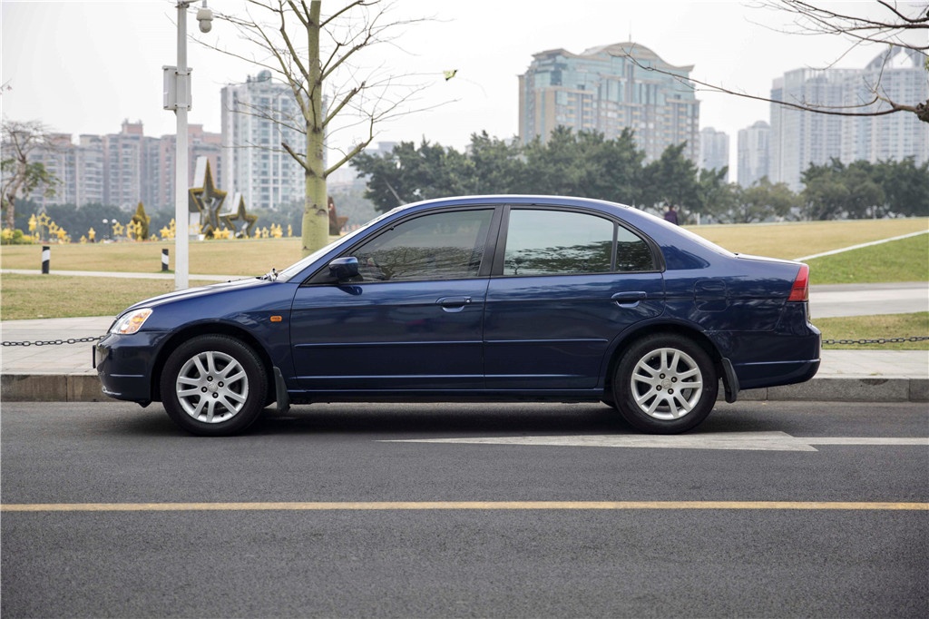 这台思域当年售价比雅阁还贵，如今车友为情怀将其收入囊中