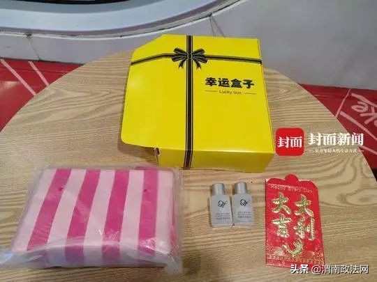 网红口红游戏机,假冒大牌口红成本仅2元