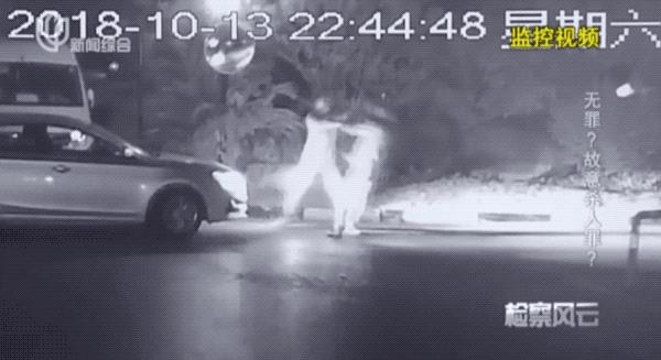 无罪还是故意杀人?男子深夜遇醉汉拦车,拖至小区路中央后醉汉被碾死