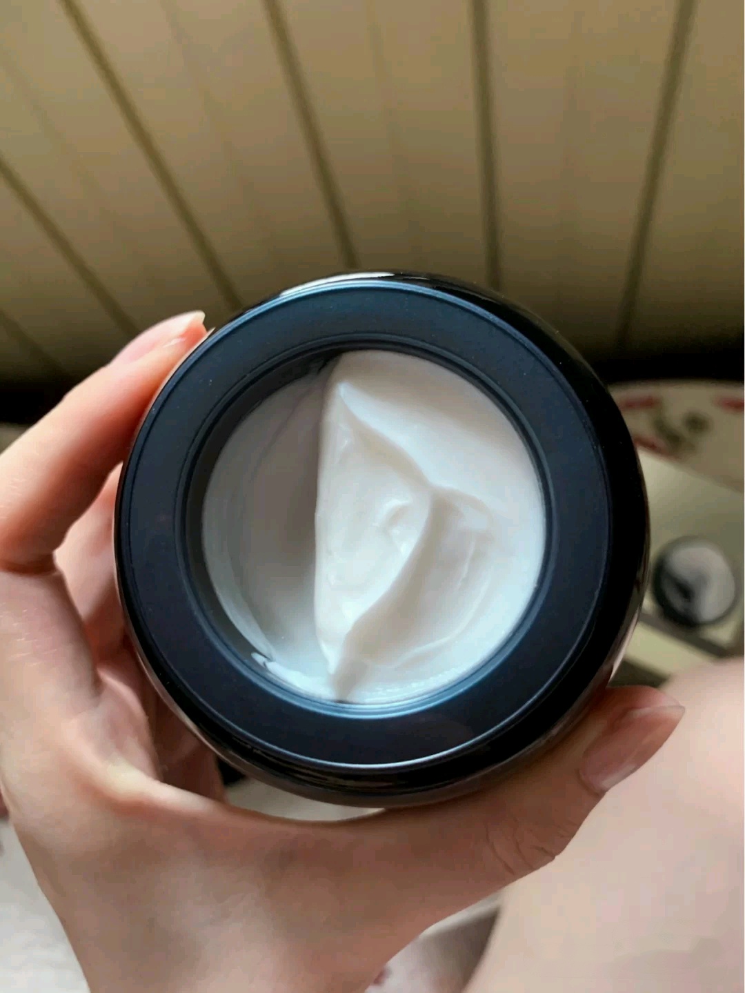 赫莲娜和海蓝之谜是一个品牌吗,赫莲娜和海蓝之谜哪个知名度高