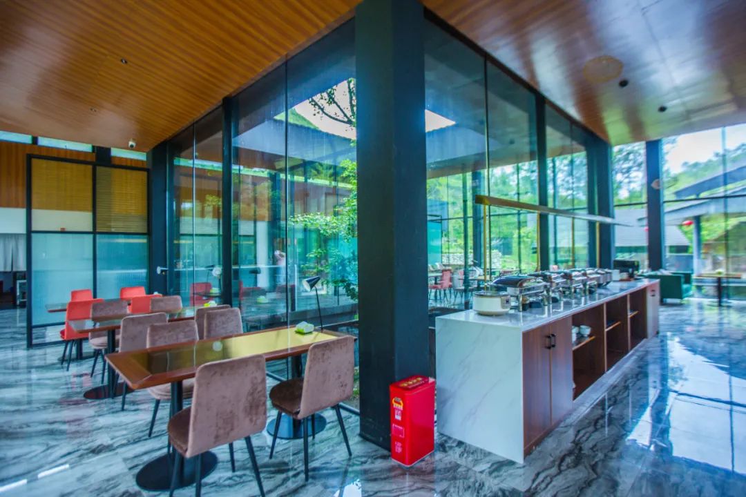 天冷温泉安排图片,温泉天冷要加衣服